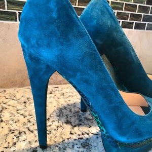 Gorgeous Bloomingdales Boutique 9 suede shoes